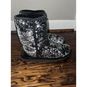 UGG Women's Classic Short Sequin Boots Black &‎ Silver Size 7